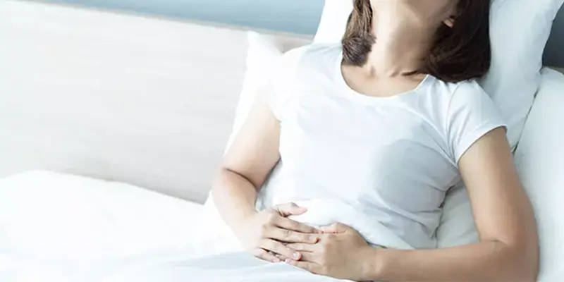 Một dấu hiệu khá điển hình nhưng dễ bị bỏ qua ở người gan nhiễm mỡ là cảm giác chán ăn, ăn nhanh no