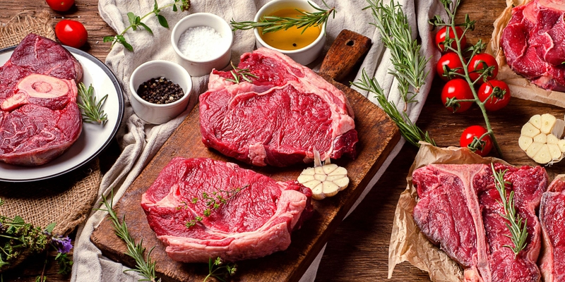 Thịt đỏ và thịt chế biến sẵn chứa hàm lượng cao protein và chất béo bão hòa không tốt cho sức khỏe gan