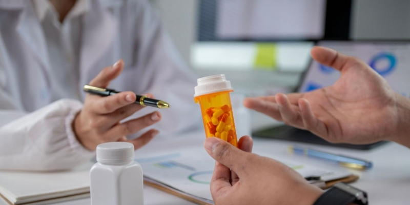 Không phải người bệnh viêm gan B nào cũng cần uống thuốc suốt đời, mà phải căn cứ vào tình trạng sức khỏe và chỉ định của bác sĩ chuyên khoa