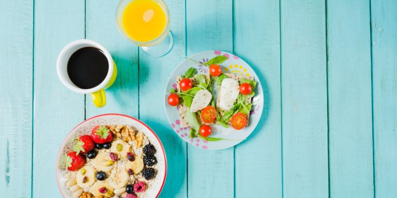 Bữa ăn sáng cân đối chất dinh dưỡng là điều cần thiết cho người gặp phải tình trạng gan nhiễm mỡ