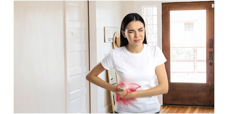 Đau vùng hạ sườn phải là một trong những dấu hiệu của viêm gan E