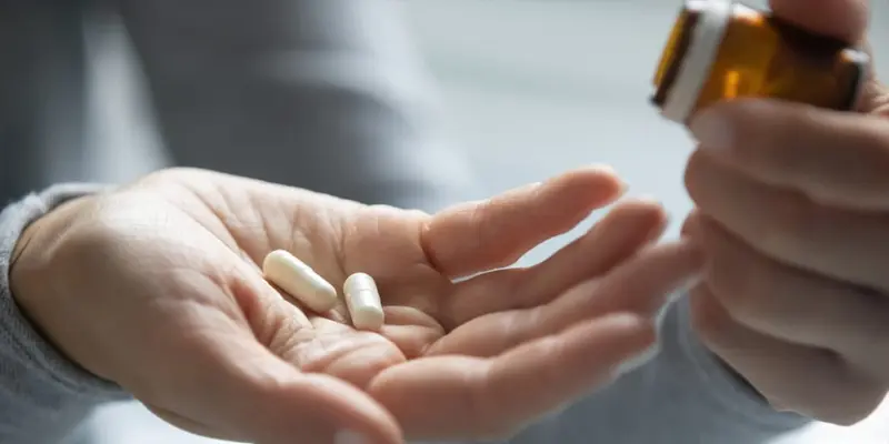 Bạn chỉ nên dùng thuốc dưới sự tư vấn của bác sĩ