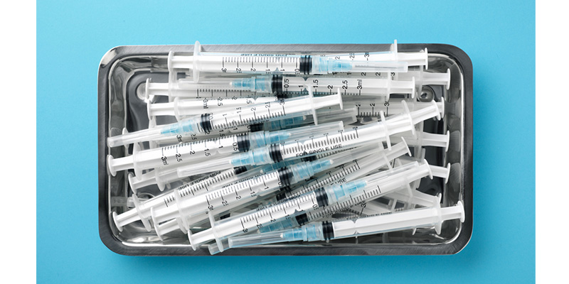 Dùng chung kim tiêm có thể lây nhiễm virus HCV