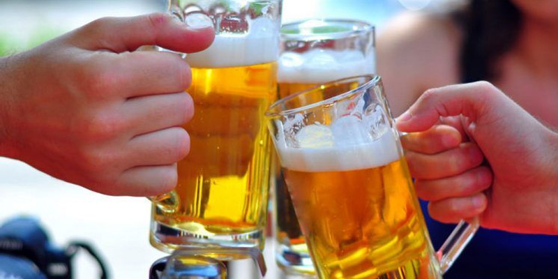 Dùng rượu bia nhiều gây ra xơ gan cổ trướng