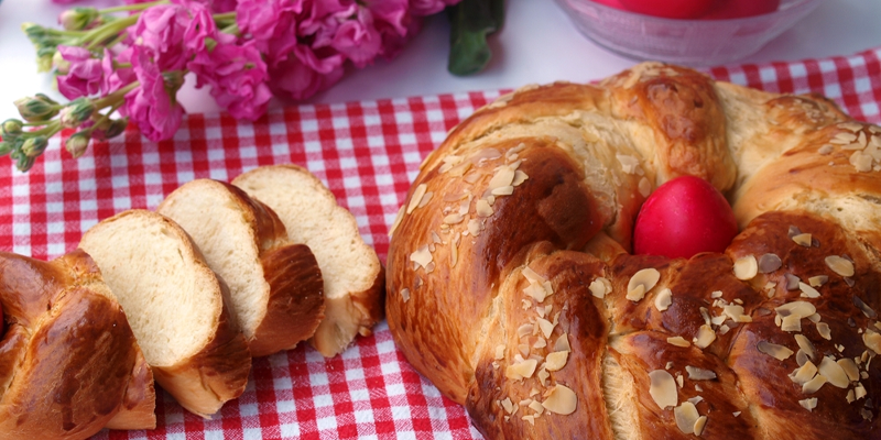 Gan nhiễm mỡ ăn bánh mì được không? Một số loại bánh mì như bánh mì nguyên cám, bánh mì ngũ cốc có thể tốt cho người bị gan nhiễm mỡ, vì vậy có thể thêm vào chế độ ăn uống.