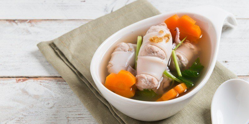 Canh mực nấu rau củ thanh mát, ít cholesterol tốt cho sức khỏe gan.