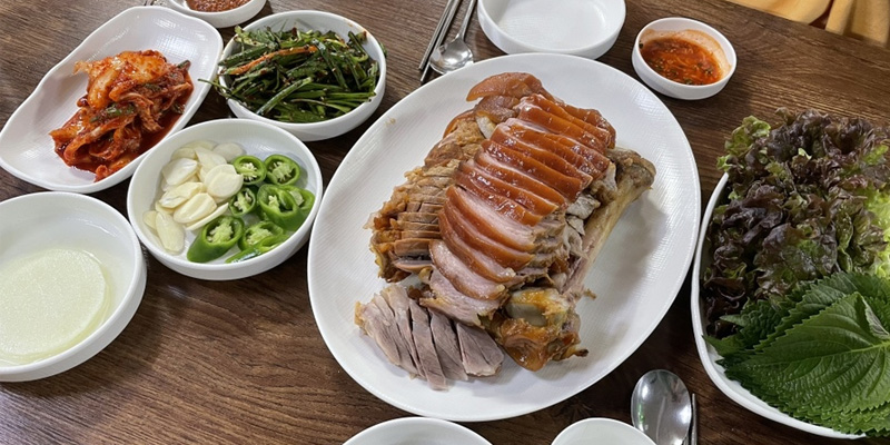 Thịt lợn chứa vitamin và khoáng chất nhưng cũng chứa nhiều chất béo bão hòa