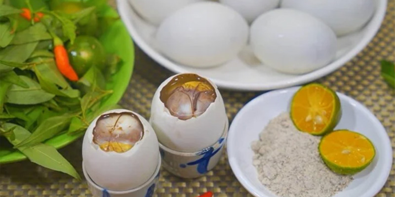 Trứng vịt lộn chứa nhiều canxi và dưỡng chất