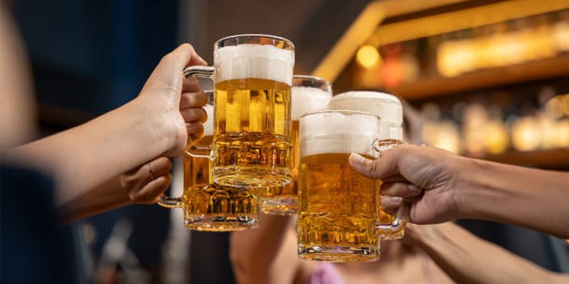 Không uống rượu bia khi bị gan nhiễm mỡ vì sẽ khiến tình trạng nặng hơn và việc điều trị không có hiệu quả