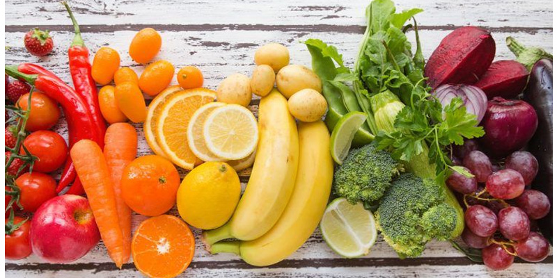 Người bệnh nên ăn nhiều rau xanh, trái cây để kiểm soát mỡ máu hiệu quả