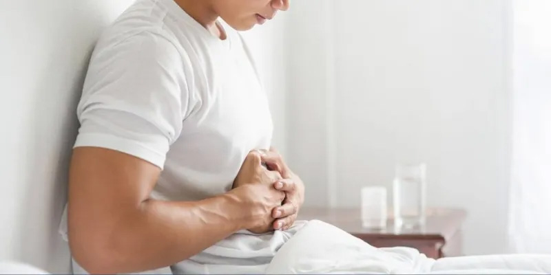 Gan nhiễm mỡ gây đau bụng và không thoải mái