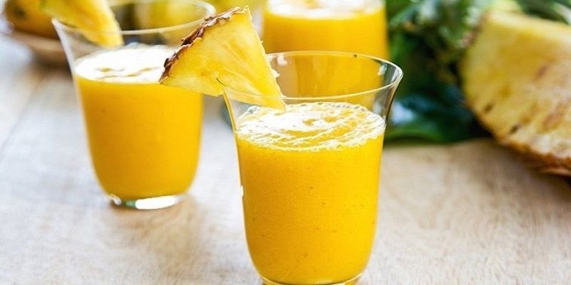 Nước ép dứa giúp hạ cholesterol xấu (LDL), giảm triglyceride và thúc đẩy quá trình chuyển hóa mỡ ở gan.