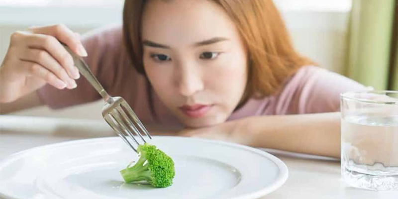 Triệu chứng gan nhiễm mỡ ở người gầy như ăn uống kém ngon miệng, cảm giác đầy bụng