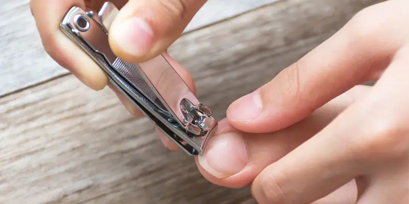 Không nên dùng chung dụng cụ cá nhân để phòng ngừa viêm gan C