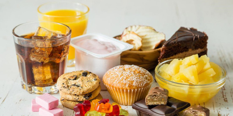 Ăn nhiều thực phẩm chứa nhiều đường sẽ làm tăng mỡ máu và mỡ trong gan