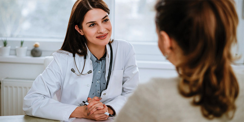 Thăm khám với bác sĩ chuyên khoa gan mật