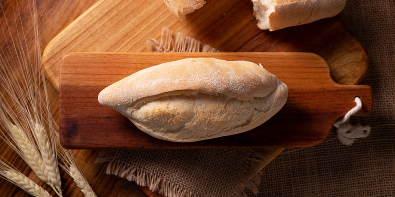 Chất xơ và carbohydrate phức tạp trong bánh mì nguyên cám giúp tạo cảm giác no lâu hơn, từ đó kiểm soát cân nặng và hạn chế tình trạng men gan tăng cao.