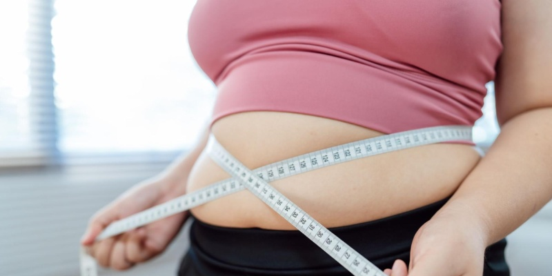 Mặc dù lạc chứa nhiều chất tốt cho gan nhưng vì có lượng calo cao nên nếu ăn quá nhiều có thể gây tăng cân và tích tụ mỡ gan