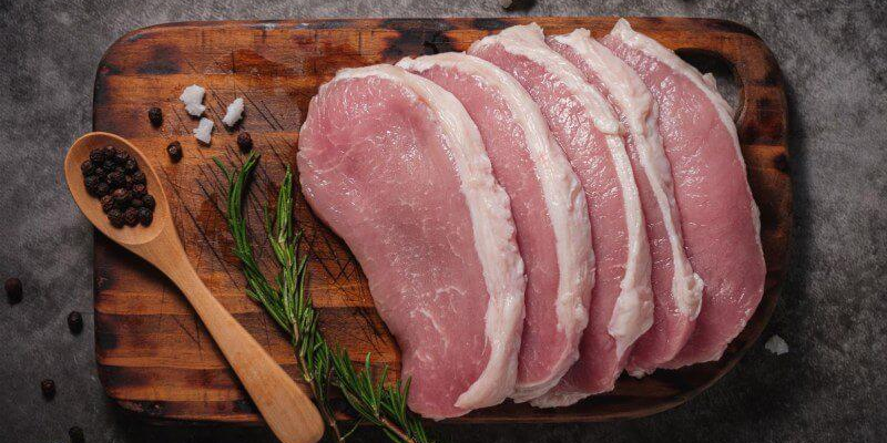 Thịt ba chỉ chứa nhiều chất béo bão hòa, cholesterol không tốt cho gan.