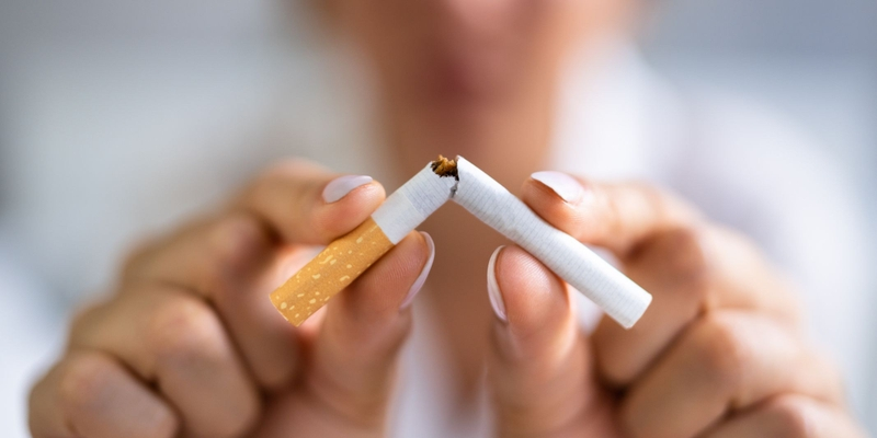 Người bị men gan cao tuyệt đối không nên hút thuốc