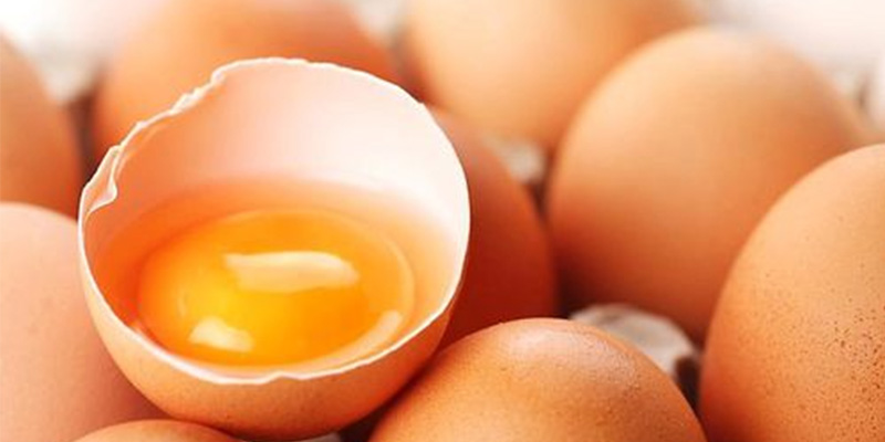 Người bị xơ gan không nên ăn trứng gà sống
