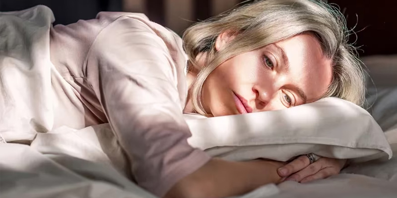 Một số người nhận biết dấu hiệu của gan nhiễm mỡ từ sớm bởi biểu hiện mệt mỏi, chán ăn…