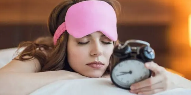  Thường xuyên thức khuya khiến gan không được nghỉ ngơi, tích tụ độc tố