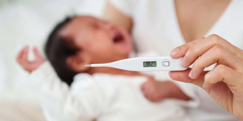 Nhiều phụ huynh thắc mắc trẻ sơ sinh tiêm viêm gan B có sốt không
