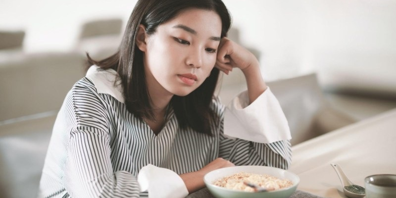Chán ăn, ăn không ngon miệng, rối loạn tiêu hóa là dấu hiệu nóng gan thường gặp