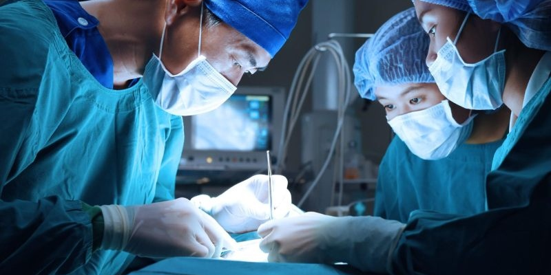 Phẫu thuật cắt bỏ phần gan tổn thương có thể dẫn đến nhiều biến chứng