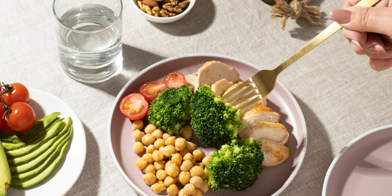 Quản lý cân nặng cùng chế độ dinh dưỡng cân đối là biện pháp ngừa xơ gan hiệu quả