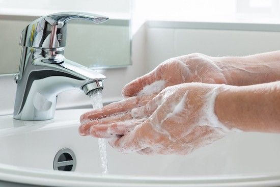 Rửa tay đúng cách để loại bỏ vi khuẩn có hại cho gan 