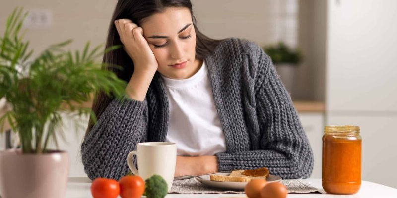 Suy gan mạn tính gây suy nhược, mất cảm giác ngon miệng, giảm cân, và cổ trướng.