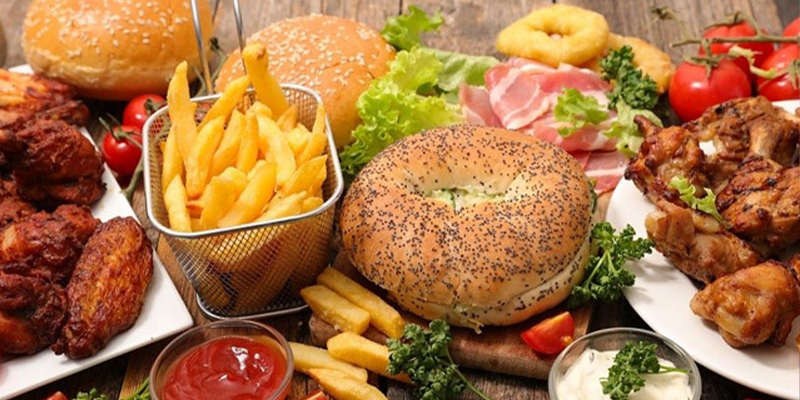 Người bị viêm gan cần hạn chế chất béo bão hòa, tránh thực phẩm chiên rán, đồ ăn nhanh, nội tạng động vật