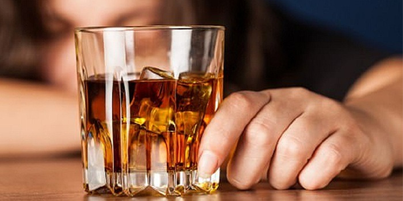 Lạm dụng rượu bia là nguyên nhân phổ biến nhất gây ra thoái hóa mỡ gan