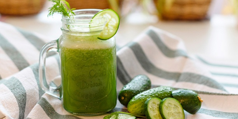 Uống nước ép rau xanh giúp cơ thể bổ sung chất xơ 