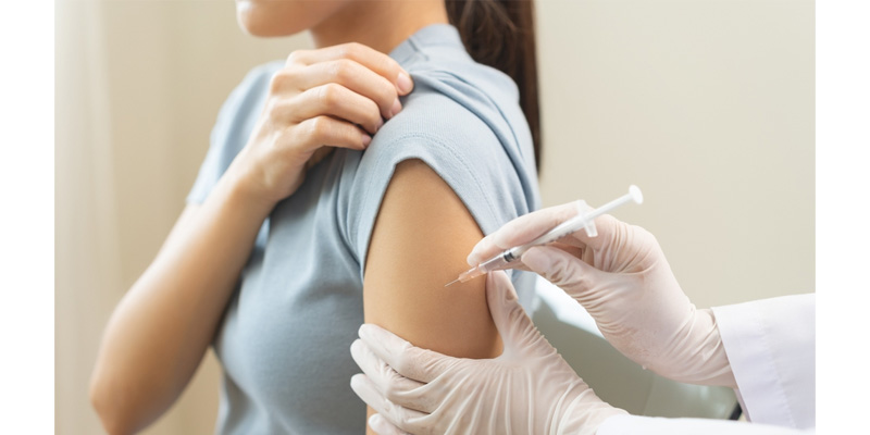 Tiêm vắc xin để phòng ngừa lây nhiễm 
