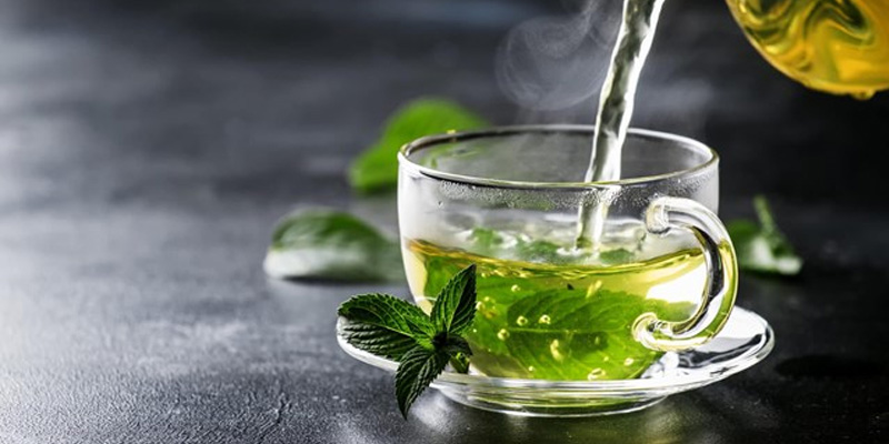 Lá trà xanh chứa chất chống oxy hóa tốt cho gan.