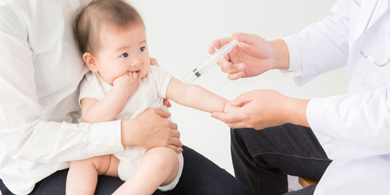 Trẻ em tiêm phòng viêm gan B muộn có sao không là thắc mắc của nhiều bậc phụ huynh
