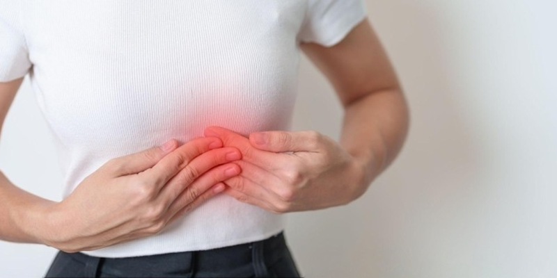 Người bệnh viêm gan thường mệt mỏi, chán ăn, đầy tức vùng hạ sườn phải.