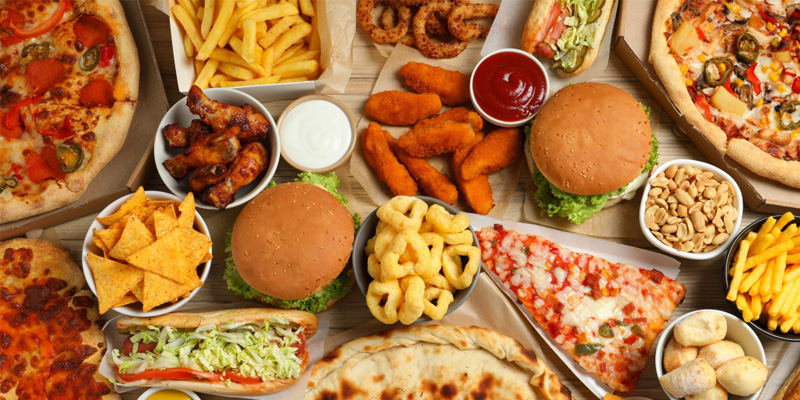 Thức ăn nhanh, đồ ăn đóng hộp không tốt cho người bệnh ung thư gan