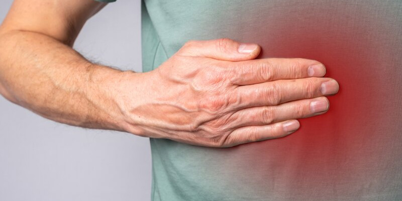 Viêm gan B thể hoạt động có thể lây truyền qua tiếp xúc với các chất dịch cơ thể khác nhau