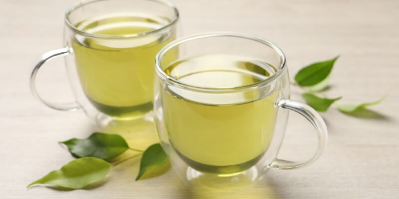 Trà xanh chứa hàm lượng chất chống oxy hóa cao giúp hỗ trợ điều trị viêm gan B hiệu quả