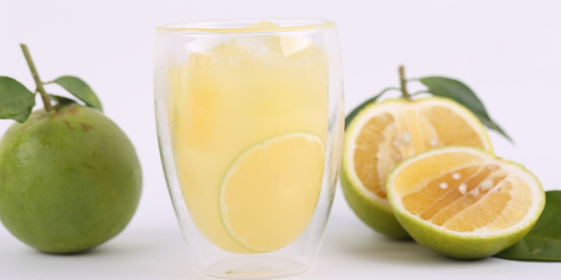 Nước vỏ bưởi có thể dùng uống mỗi ngày để cải thiện triệu chứng gan nhiễm mỡ