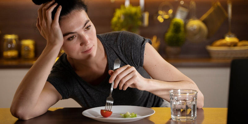 Xơ gan gây ra chán ăn và sụt cân