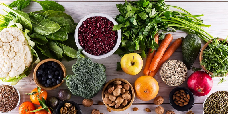 Người bệnh xơ gan cần bổ sung nhiều chất xơ và vitamin từ rau củ, trái cây