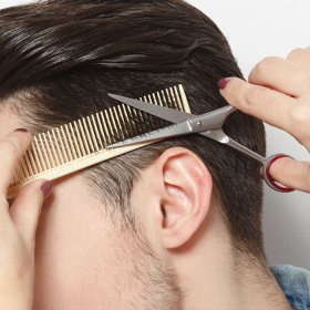 Cắt tóc có lây viêm gan B không? Sự thật nhiều người chưa biết