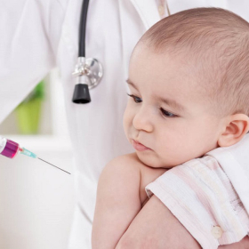 Trẻ em tiêm phòng viêm gan B muộn có ảnh hưởng gì không?