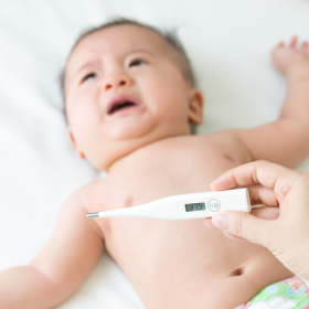 Giải đáp: Trẻ sơ sinh tiêm viêm gan B có sốt không?