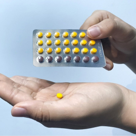 Khi đang mắc viêm gan B có nên uống thuốc tránh thai không?